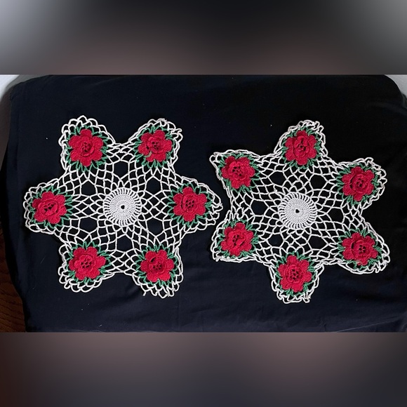 2 Crochet Rose Doilies/ Vintage - Picture 2 of 4